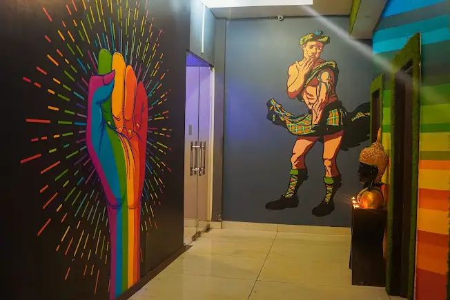 Phillips with Mykonos Delhi 3