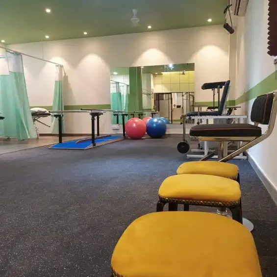 CB Physiotherapy Safdarjung Enclave - Spine, Sports & Chiropractic 5